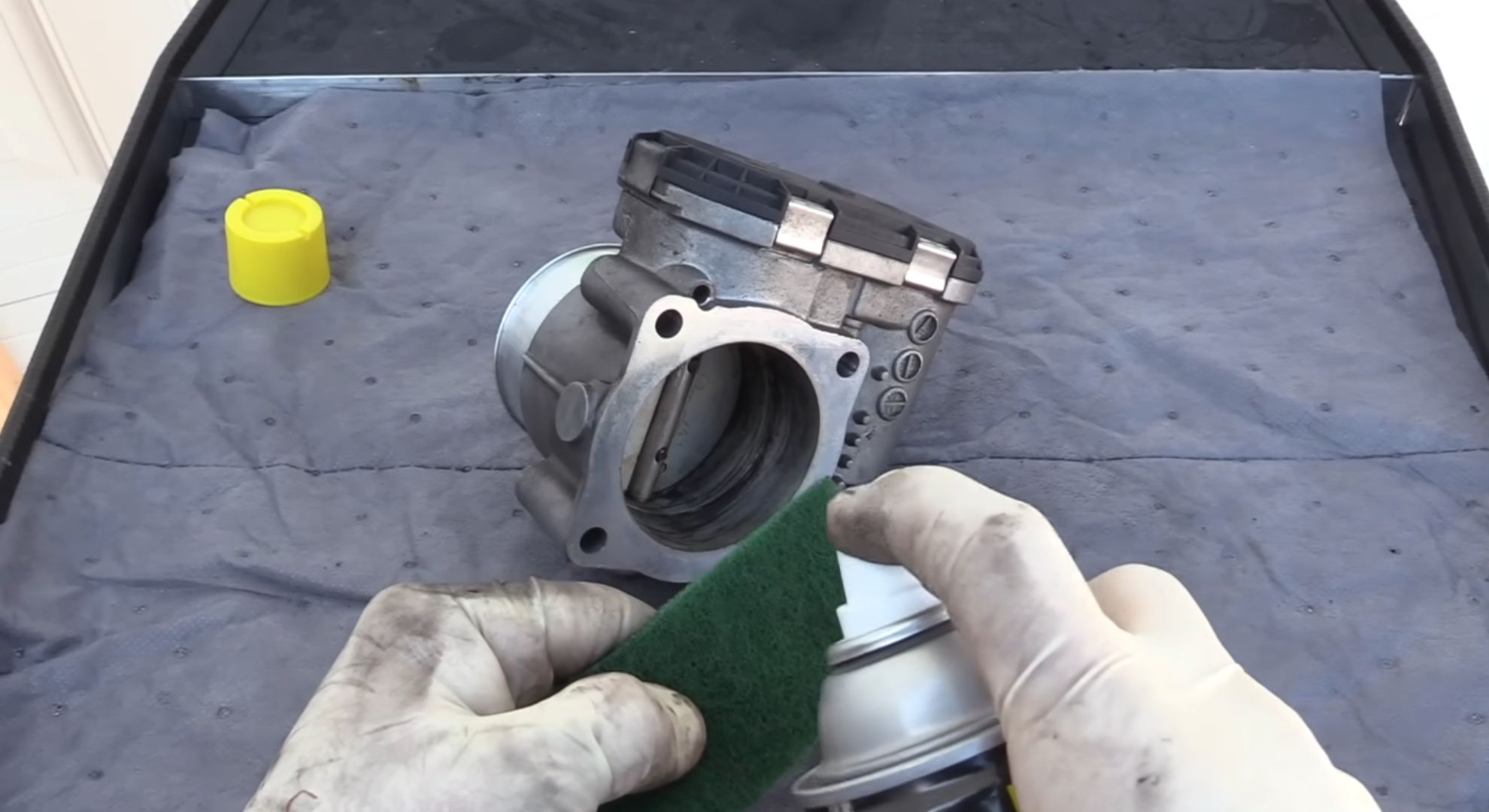 Cleaning%20The%20Throttle%20Body.jpg