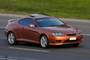 2005%E2%80%932007_Hyundai_Tiburon_GK_V6_coupe-300x200.jpg