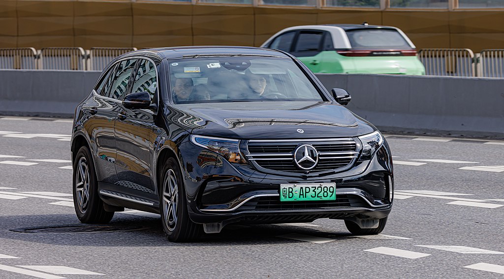 MERCEDES_EQC_China.jpg