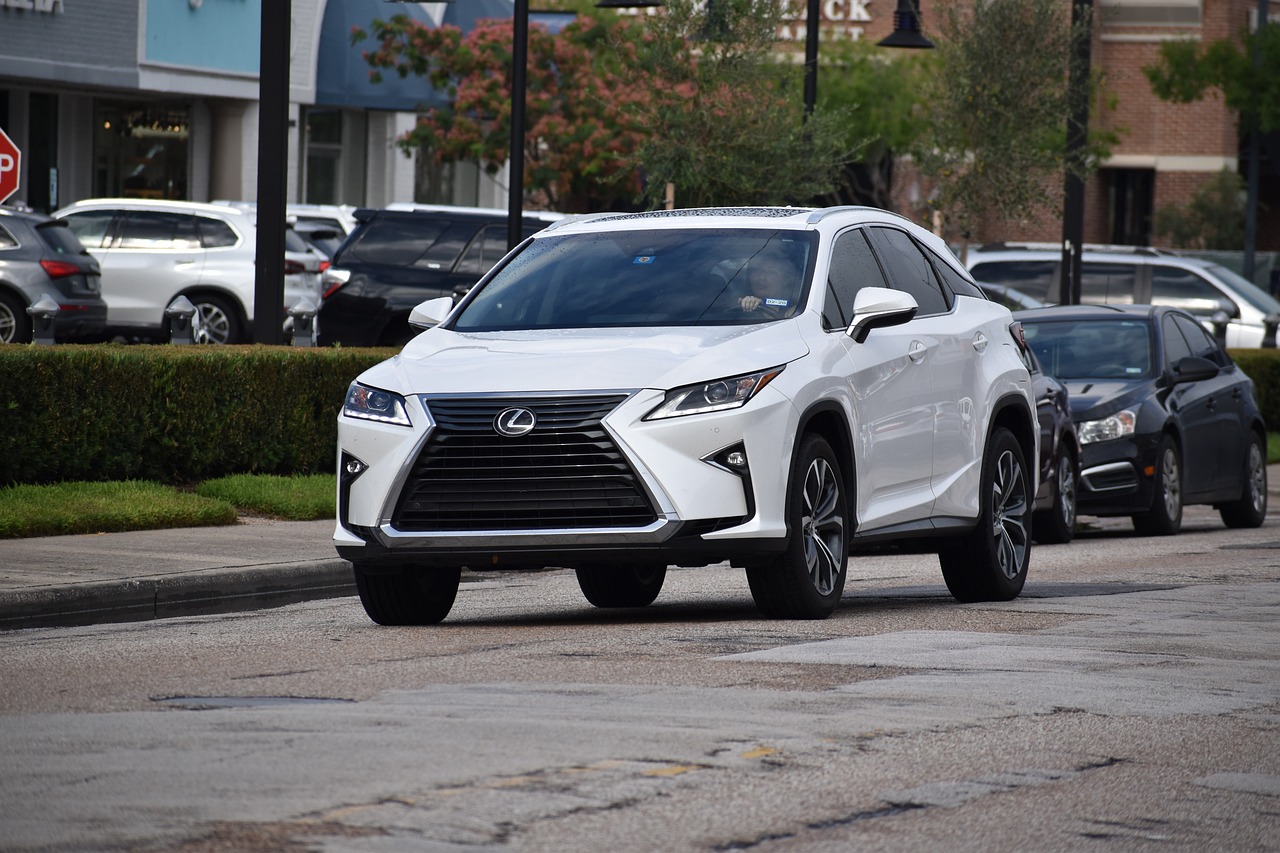 lexus-nx-5267710_1280.jpg