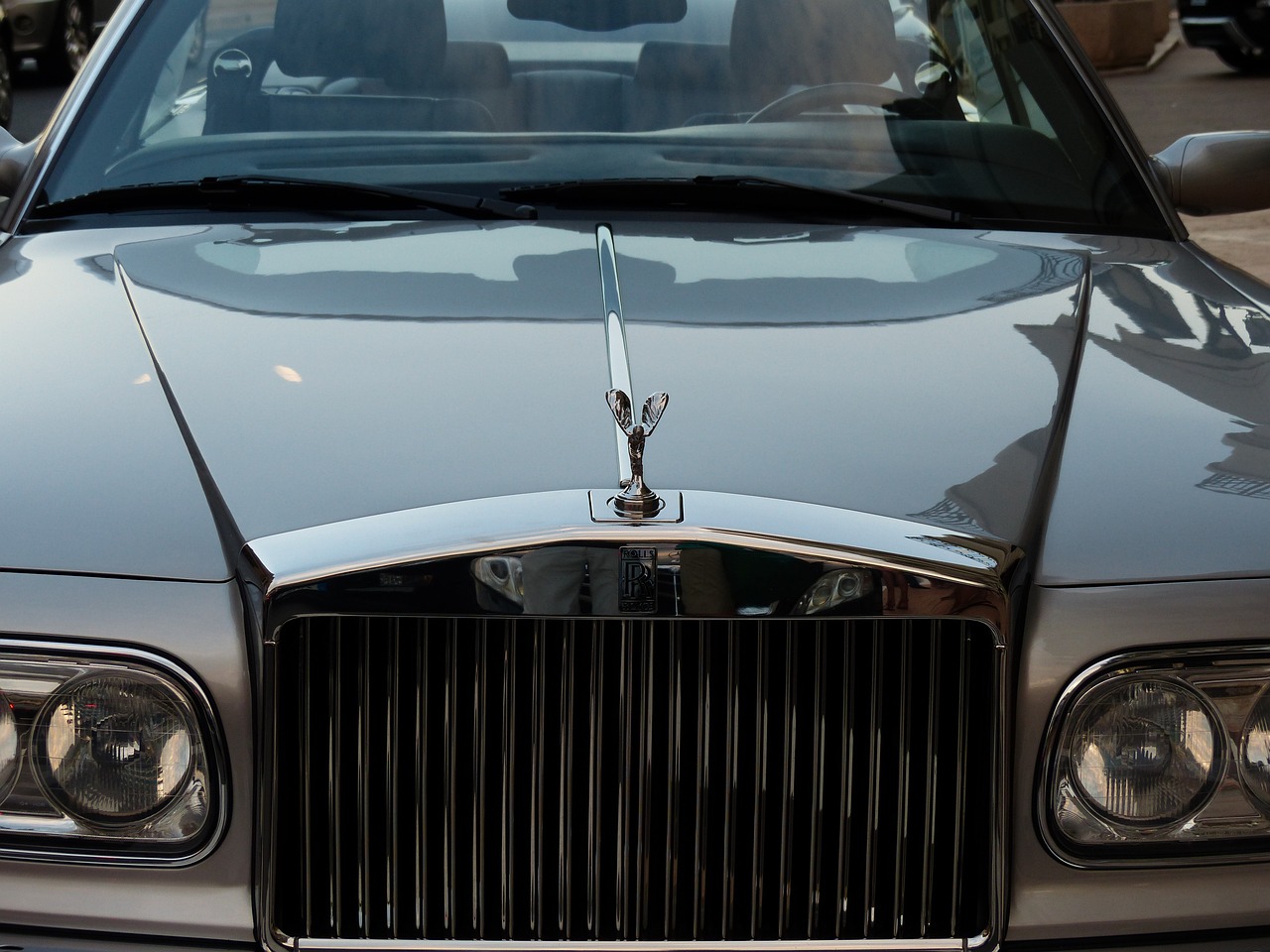 rolls-royce-188977_1280.jpg