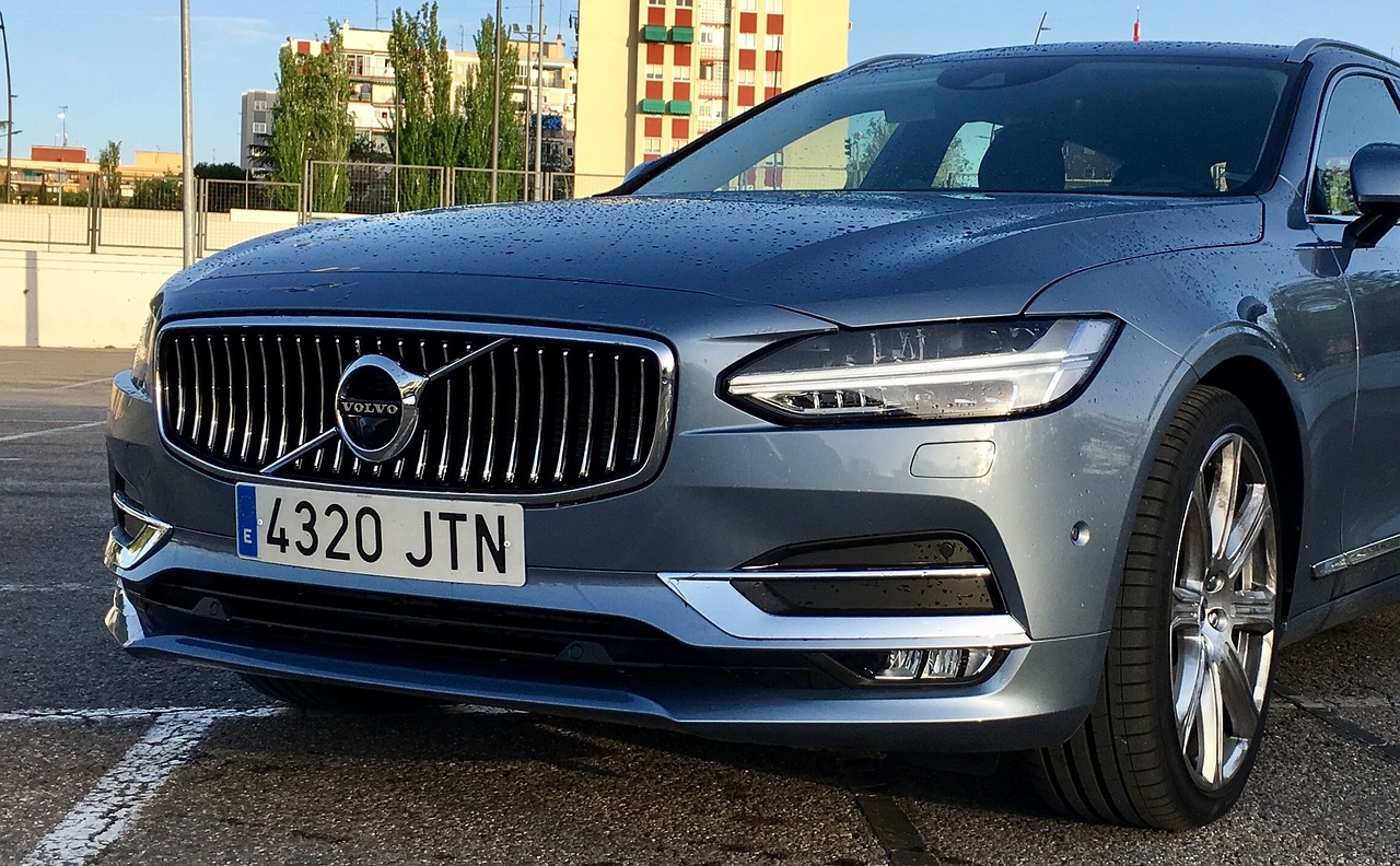 volvo-2396040_1280.jpg
