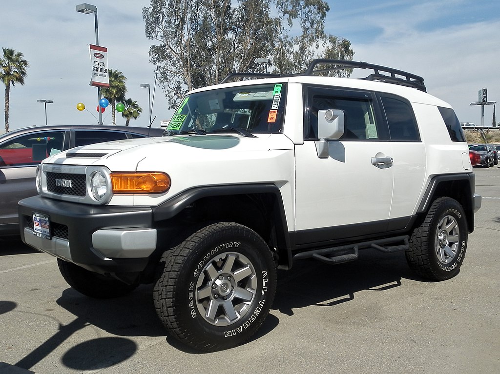 1024px-Toyota_FJ_Cruiser_P4250809.jpg