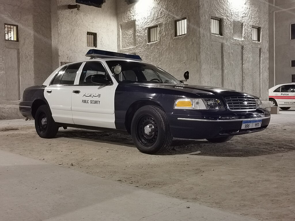 Ford_Crown_Victoria_Bahrain_3.jpg