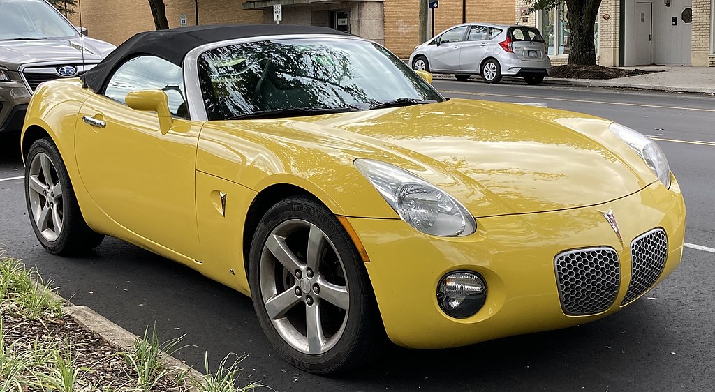 Yellow_Pontiac_Solstice_2.jpg